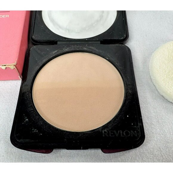 Vtg Revlon Love Pat Moisturizing Pressed Powder W/ Puff 4 Oz Translucent Natural - Picture 3 of 8